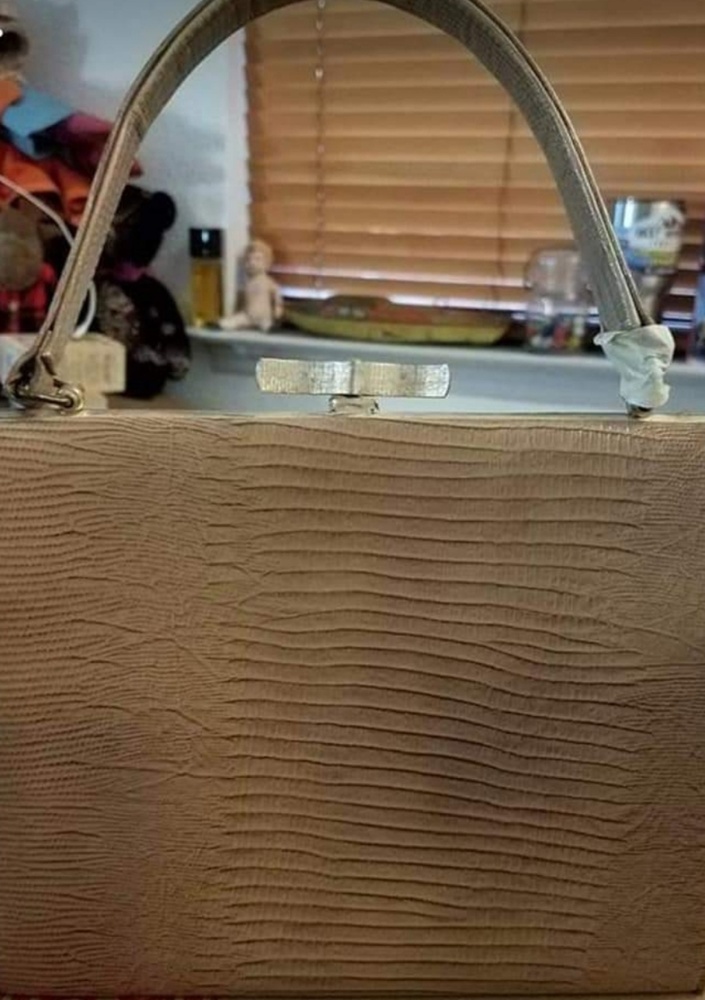 VINTAGE 1950/1960s clutch purse. Must see